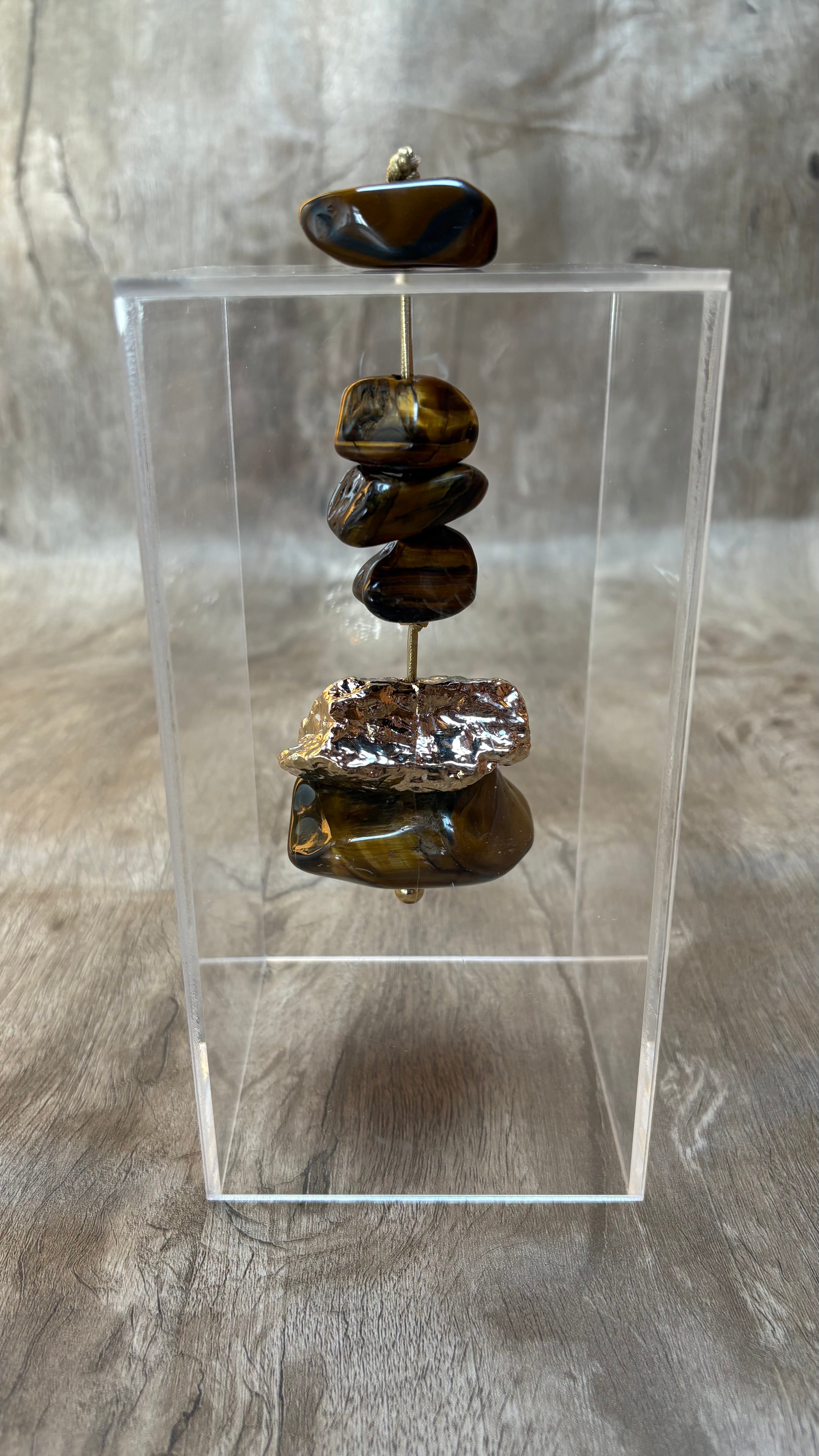 Caixa decorativa de acrílico de Olho de Tigre e Pedra Bruta Banhada.