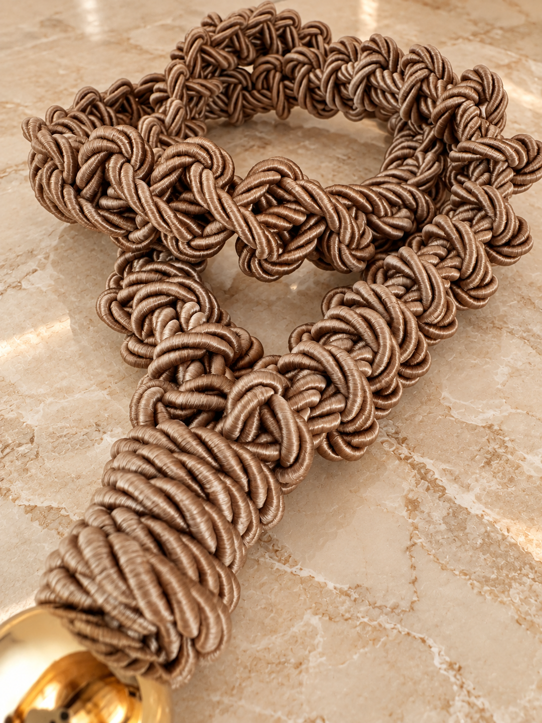Colar de Mesa Marcela - Quartzo Branco, Selenita e Macrame.