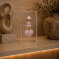 Caixa decorativa de acrílico de pedras de Quartzo rosa e coração.