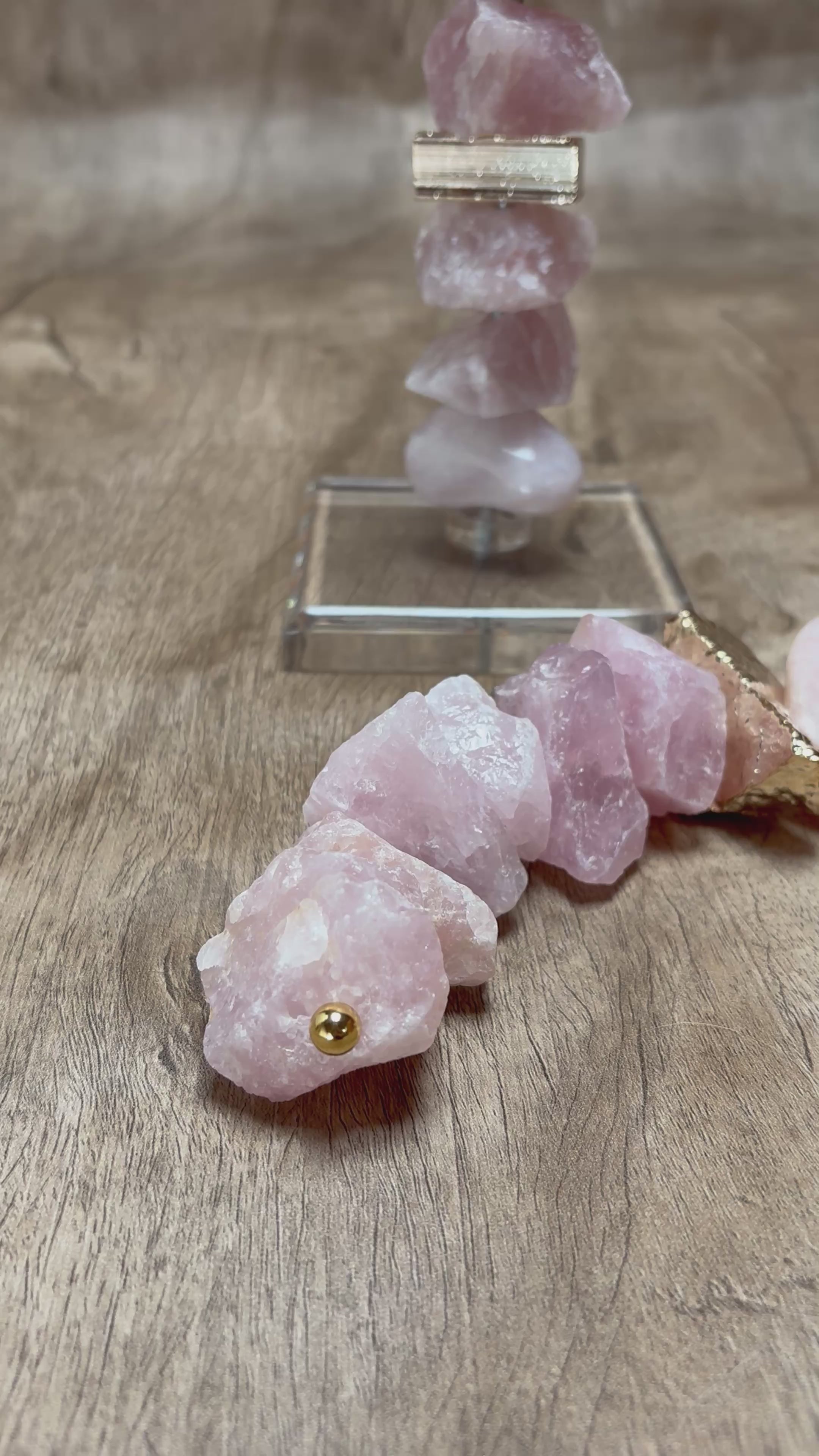 Colar de Mesa - Quartzo Rosa com pedra banhada.
