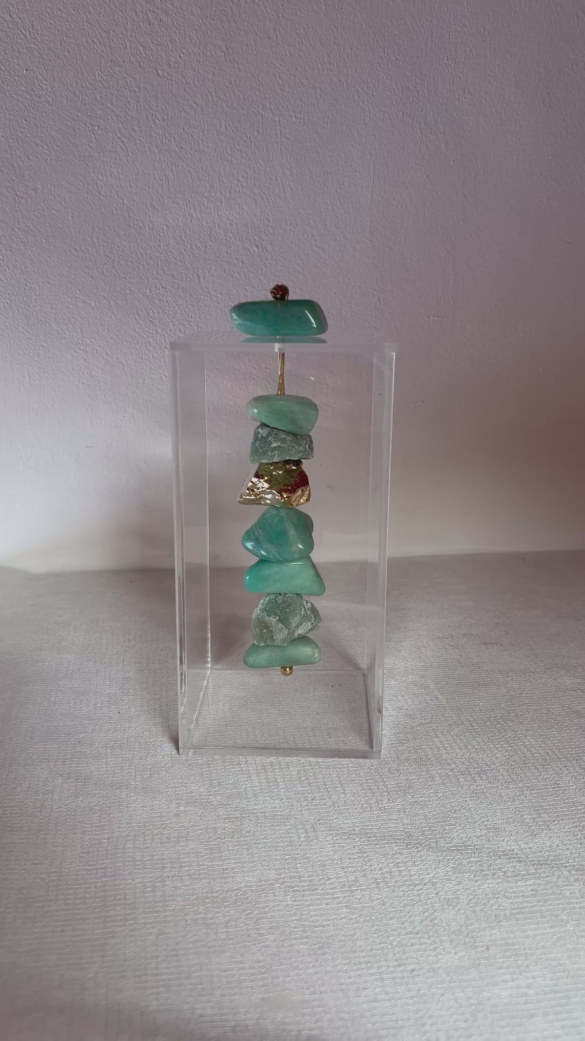 Caixa de Acrílico Decorativa Com Pedra Natural - Amazonita e Pedra Banhada.