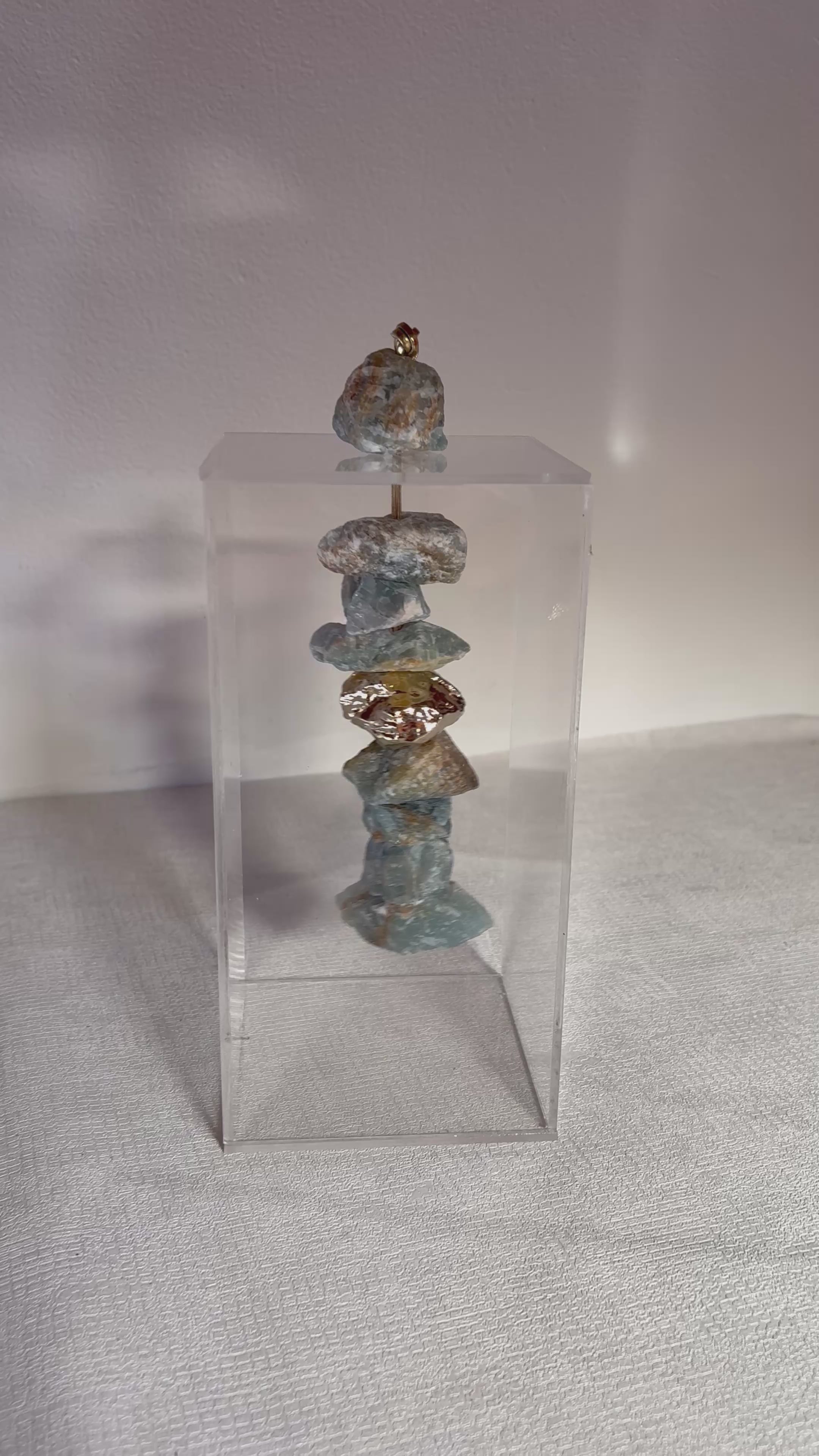Caixa decorativa de acrílico de Ônix Azul Bruta e Banhada.
