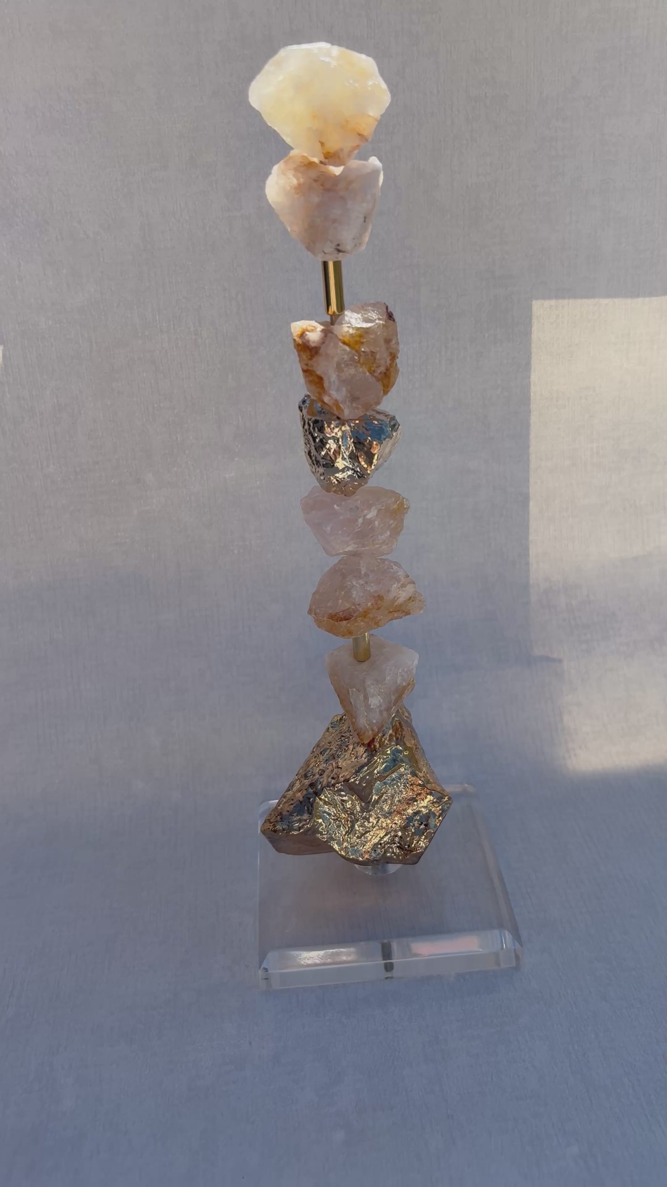 Escultura Decorativa de Hematoide Bruta e Pedra Única banhada.