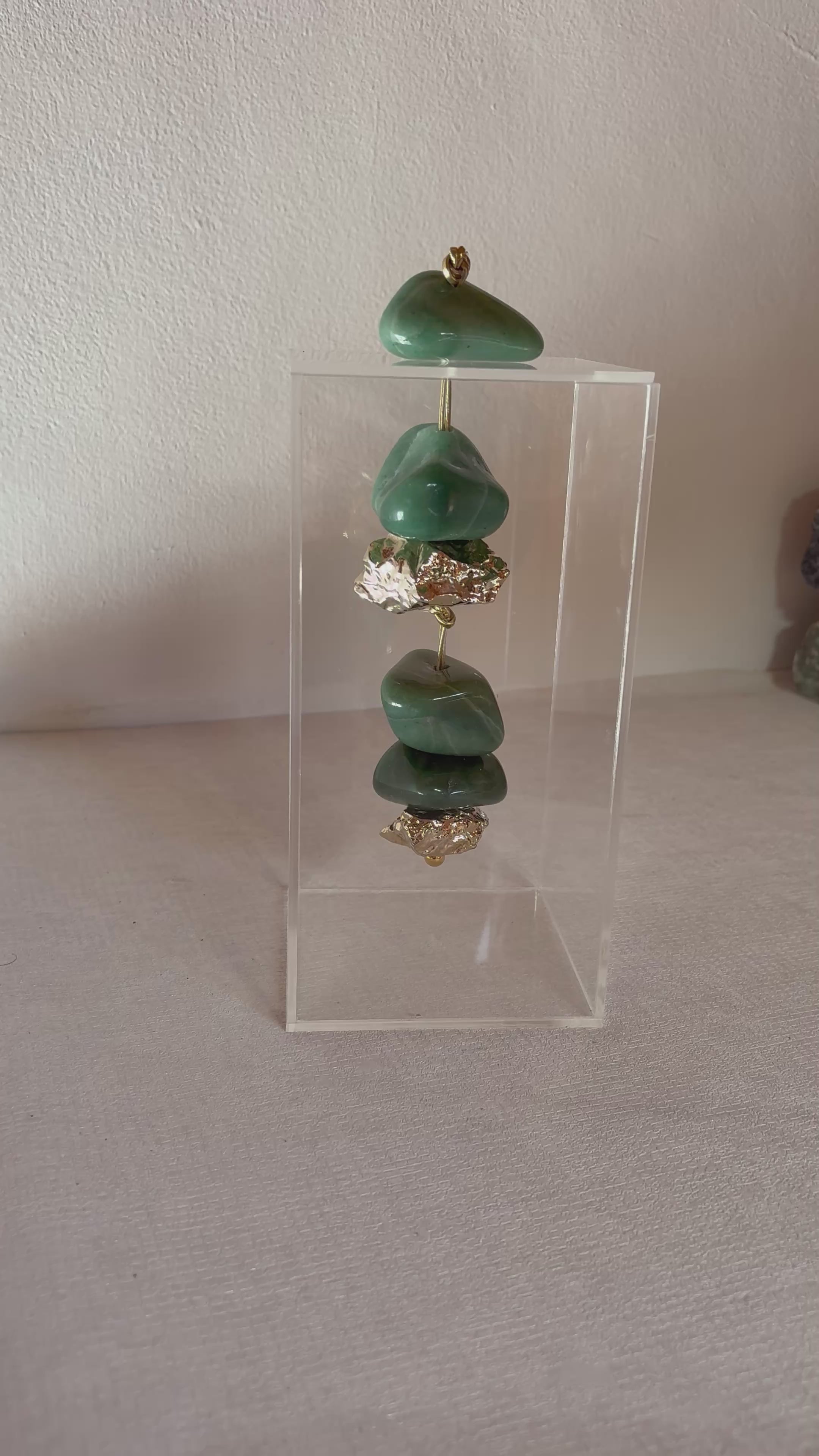 Caixa decorativa de acrílico de Quartzo Verde e Banhada.