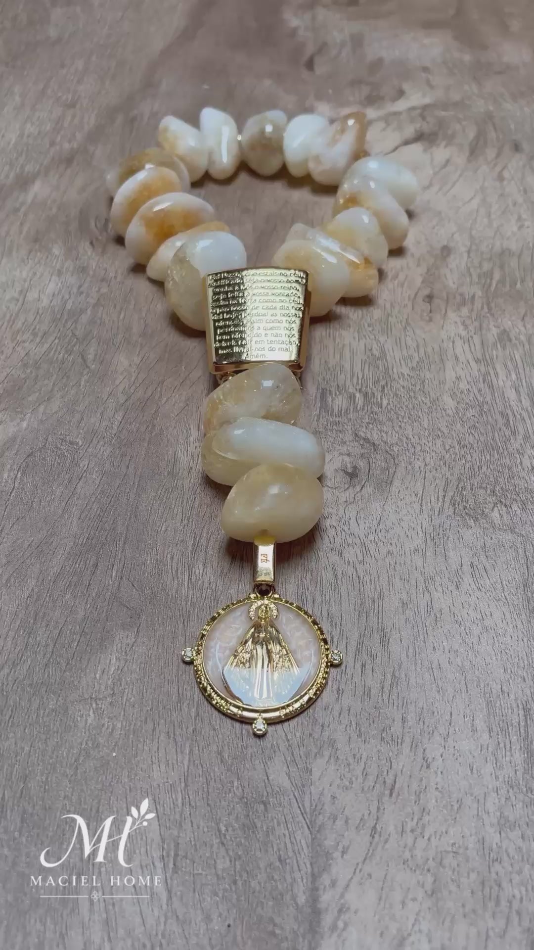 Terço Decorativo Pai Nosso de pedras naturais Citrino com medalha da Nossa Senhora