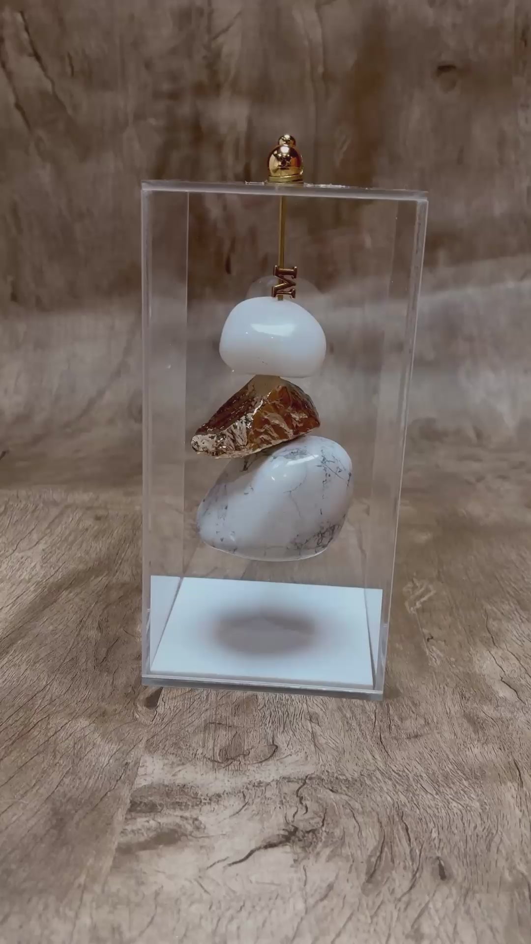 Caixa de Acrílico Decorativa Com Pedra Natural - Howlita com Quartzo Branco.