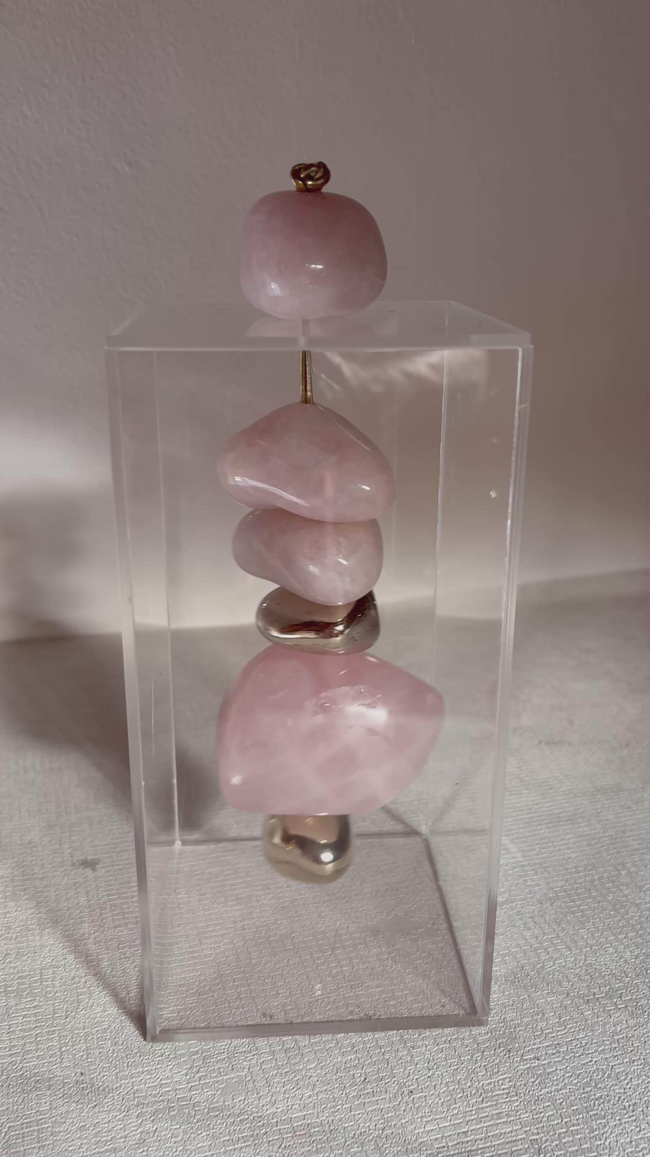 Caixa decorativa de acrílico de Quartzo Rosa e Banhada.