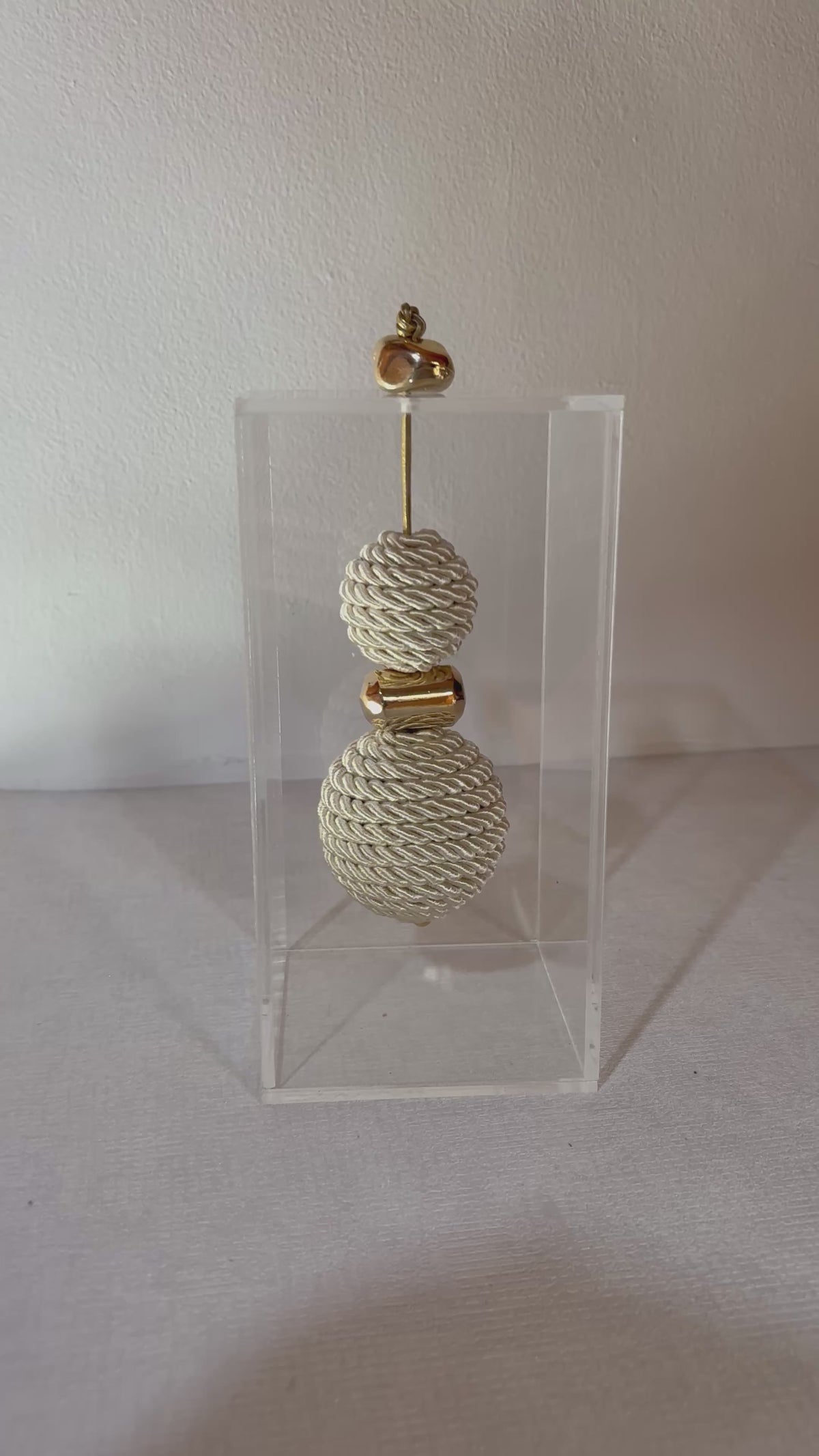 Caixa decorativa de acrílico de Esfera de Fio de Macrame e Banhada.