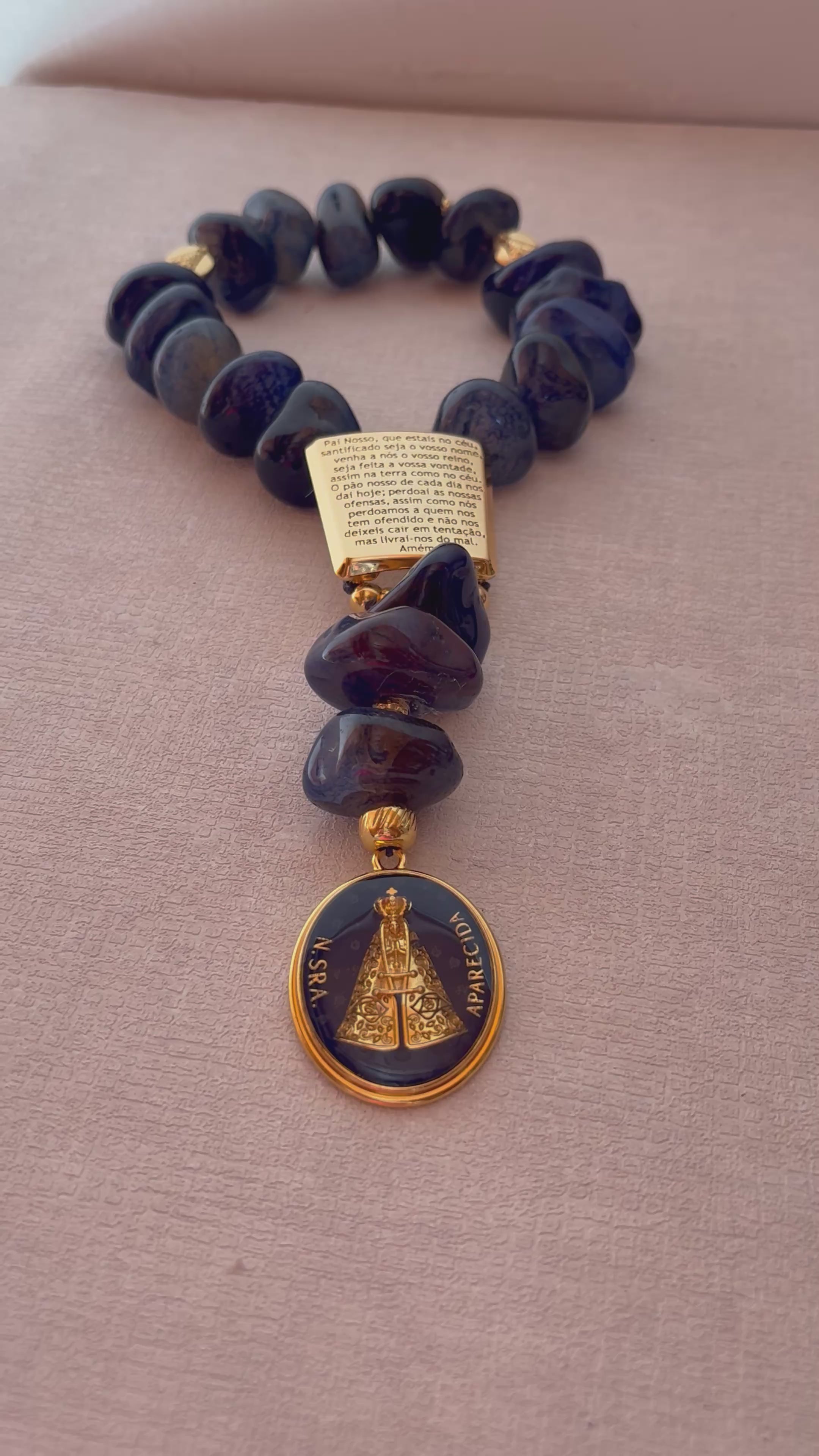 Terço Pai Nosso de Pedras Naturais - Ágata Azul com Medalha da Nossa Senhora.